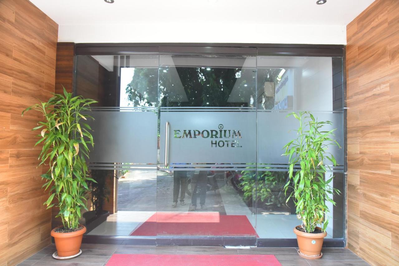 Emporium Hotel Mangaluru Exterior foto